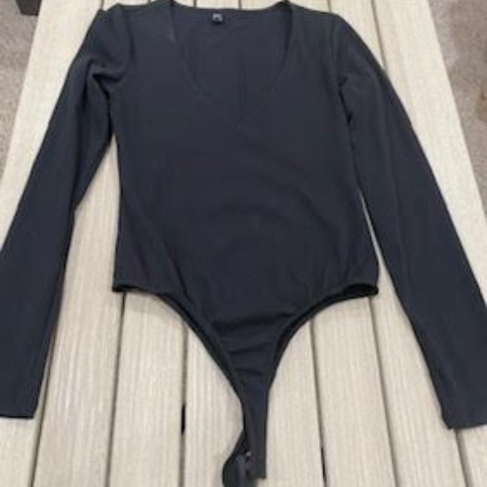 - Hey Babe - V-Neck Black Bodysuit